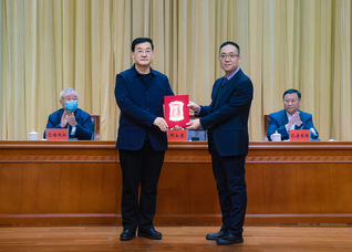 博州党委书记何永慧为智库专家代...